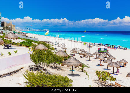 Cancun, Mexique. Dolphin Beach (Playa Delfines). Plage sur la Riviera Maya. Banque D'Images