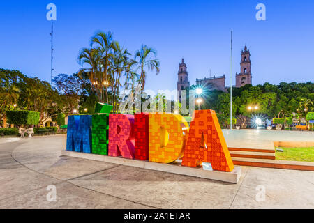 Merida, Mexique. Signe de la ville dans la vieille ville. Banque D'Images