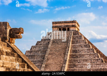 Chichen Itza, au Mexique. Temple de Kukulcan, également connu sous le nom d'El Castillo. Banque D'Images