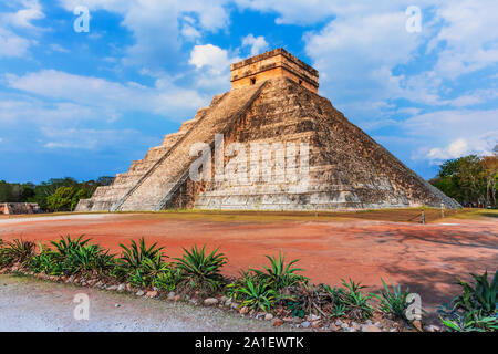 Chichen Itza, au Mexique. Temple de Kukulcan, également connu sous le nom d'El Castillo. Banque D'Images