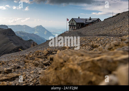 SAC Blüemlisalphütte en été Banque D'Images