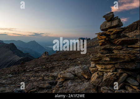 SAC Blüemlisalphütte au coucher du soleil en été Banque D'Images