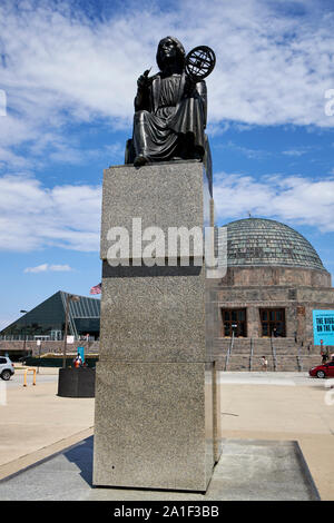 Statue de Nicolas Copernic à l'extérieur de l'Adler Planetarium Chicago Illinois Etats-Unis d'Amérique Banque D'Images