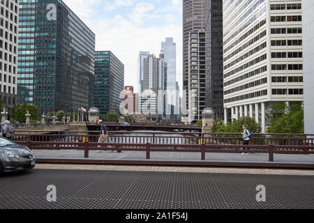 Jackson boulevard qui marche sur le pont sur la branche sud de la rivière Chicago Illinois Etats-Unis d'Amérique Banque D'Images