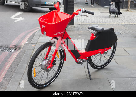 Uber, Saut rouge vif, vélo électrique Banque D'Images