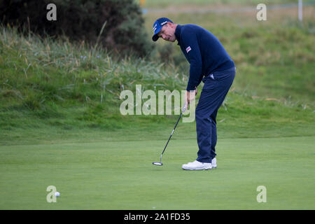 St Andrews, Écosse, Royaume-Uni. 26 Sep, 2019. Tournée européenne, Alfred Dunhill Links Championship, Premier tour ; Padraig Harrington de l'Irlande les putts sur le 15e vert sur le parcours de championnat à Carnoustie Golf Links Credit : Action Plus Sport Images/Alamy Live News Banque D'Images