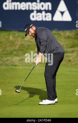 St Andrews, Écosse, Royaume-Uni. 26 Sep, 2019. Tournée européenne, Alfred Dunhill Links Championship, Premier tour de l'Irlande, Shane Lowry putts sur le premier livre vert sur le parcours de championnat à Carnoustie Golf Links Credit : Action Plus Sport Images/Alamy Live News Banque D'Images