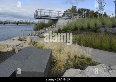 À l'extrémité ouest de Vancouver Waterfront Park est le fleuve Columbia donnent sur la plate-forme. Banque D'Images