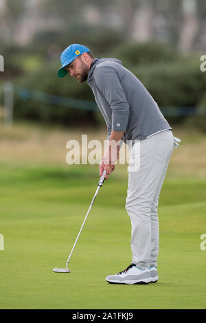 St Andrews, Écosse, Royaume-Uni. 26 Sep, 2019. Tournée européenne, Alfred Dunhill Links Championship, Premier tour ; Singer Justin Timberlake putts sur le cinquième livre vert sur le parcours de championnat à Carnoustie Golf Links pendant le premier tour de l'Alfred Dunhill Links Championship Banque D'Images