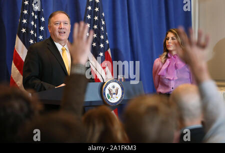 New York, États-Unis. 26 Sep, 2019. La secrétaire d'État des États-Unis, Mike Pompeo répond aux questions des journalistes à une conférence de presse à l'hôtel Palace Hotel à New York City le Jeudi, Septembre 26, 2019 à New York. Pompeo discuté des conclusions de la Syrie historique de l'utilisation des armes chimiques dans les attaques contre l'Uighers. Monika Graff/UPI UPI : Crédit/Alamy Live News Banque D'Images