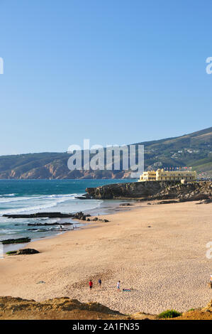 La plage de Guincho et Serra de Sintra. Cascais, Portugal