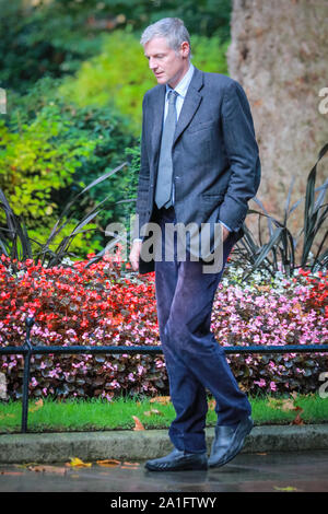 Downing Street, Westminster, London, UK, 26 Sep 2019. Zac Goldsmith, qui est maintenant un ministre à la fois dans le département de l'environnement, de l'Alimentation et des Affaires rurales ainsi que le Département pour le développement international. Politique Les ministres arrivent pour une réunion du Cabinet à Downing Street en fin d'après-midi. Credit : Imageplotter/Alamy Live News Banque D'Images