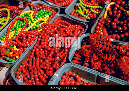 Perles rouges en bois. Close-up. Vivement. Banque D'Images