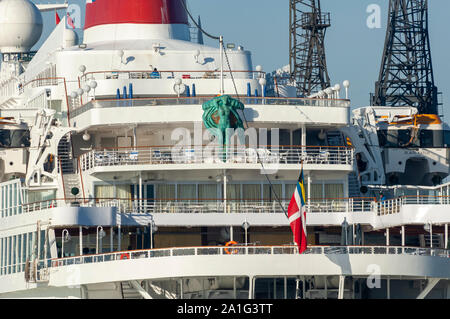 Paquebot de croisière MV Black Watch de la Fred. Olsen Cruse Lines amarré au quai, le nouveau port de Southampton, Southampton, Hampshire, Angleterre. UK. Banque D'Images