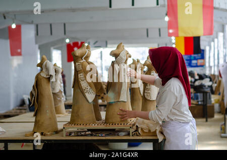 Eskisehir, Turquie-septembre 10,2019 : 13e.Eskisehir Terra Cotta International Symposium.L'artiste est l'élaboration de son travail. Banque D'Images