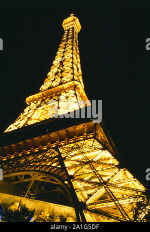 USA. Le Nevada. Las Vegas. Réplique grandeur nature de la Tour Eiffel. Banque D'Images