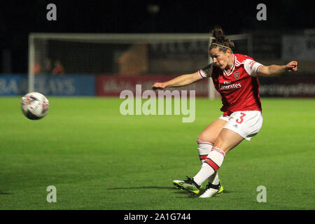 Manchester, UK. 26 Sep, 2019. Emma Mitchell d'Arsenal Femmes en action. L'UEFA Women's Champions league 2e match aller, Arsenal femmes v Fiorentina Femminile à Meadow Park à Borehamwood le jeudi 26 septembre 2019. Cette image ne peut être utilisé qu'à des fins rédactionnelles. Usage éditorial uniquement, licence requise pour un usage commercial. Aucune utilisation de pari, de jeux ou d'un seul club/ligue/dvd publications pic par Steffan Bowen/Andrew Orchard la photographie de sport/Alamy live news Crédit : Andrew Orchard la photographie de sport/Alamy Live News Banque D'Images