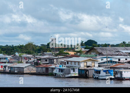 Obersations sur deux jours de voyage en bateau de Manaus à Tefé, mois de mai, Rio Solimoes, Amazonas, fin de saison des pluies, l'Amazonie, Brésil, Amérique Latine Banque D'Images