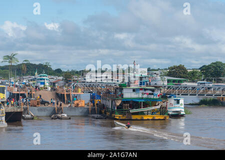 Obersations sur deux jours de voyage en bateau de Manaus à Tefé, mois de mai, Rio Solimoes, Amazonas, fin de saison des pluies, l'Amazonie, Brésil, Amérique Latine Banque D'Images