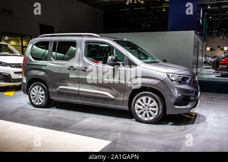 Francfort, Allemagne, septembre 2019 : OPEL Combo Life à IAA, troisième génération - Combo D, véhicule d'activité de loisirs d'Opel (PSA Group) Banque D'Images