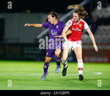 Boreham Wood (Royaume-Uni). 26 Sep, 2019. Manchester, Angleterre - 26 SEPTEMBRE : L-R Lisa De Vanna de Fiorentina et Lisa Evans de l'Arsenal pendant l'UEFA Women's Champions League Round 32 match aller 2e entre les femmes et les femmes d'Arsenal Fiorentina à Meadow Park Stadium le 25 septembre 2019 à Borehamwood, Angleterre : Crédit photo Action Sport/Alamy Live News Banque D'Images