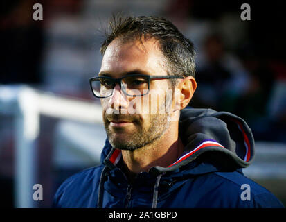 Boreham Wood (Royaume-Uni). 26 Sep, 2019. Manchester, Angleterre - 26 SEPTEMBRE : Antonio Cicotta coach de la Fiorentina pendant l'UEFA Women's Champions League Round 32 match aller 2e entre les femmes et les femmes d'Arsenal Fiorentina à Meadow Park Stadium le 25 septembre 2019 à Borehamwood, Angleterre : Crédit photo Action Sport/Alamy Live News Banque D'Images