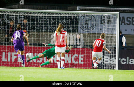 Boreham Wood (Royaume-Uni). 26 Sep, 2019. Manchester, Angleterre - 26 SEPTEMBRE : Kim peu de scores Arsenal à partir de la pendant l'UEFA Women's Champions League Round 32 match aller 2e entre les femmes et les femmes d'Arsenal Fiorentina à Meadow Park Stadium le 25 septembre 2019 à Borehamwood, Angleterre : Crédit photo Action Sport/Alamy Live News Banque D'Images