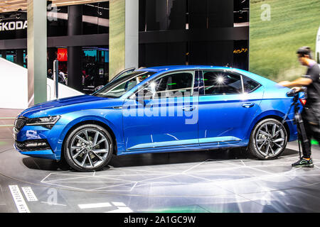 Francfort, Allemagne, septembre 2019 Nouvelle Skoda SUPERB iV PIHV hybride plug-in, de l'AIA, B8, type 3V, 3e gen, lifting, plate-forme MQB, année modèle 2020, de Skoda Banque D'Images