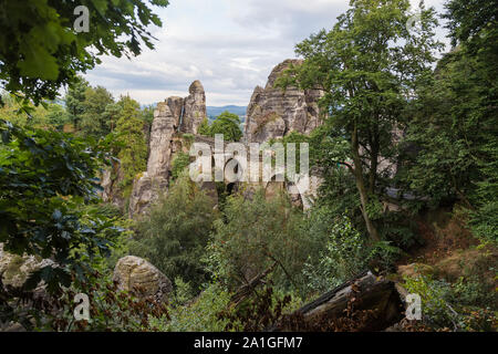 Bastei pont dans le Parc National de la Suisse Saxonne, l'Allemagne. Banque D'Images