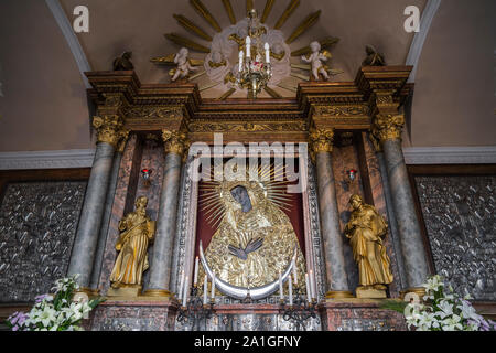 VILNIUS, LITUANIE - 12 juin 2014 : l'icône de Notre Dame de la porte de l'Aurore à Vilnius. La lituanie Banque D'Images