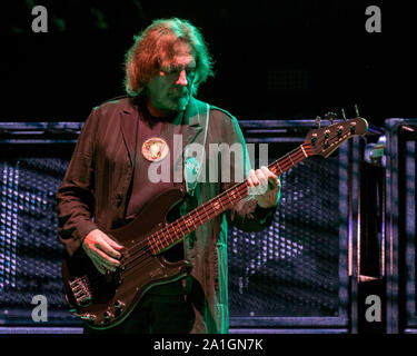 Le 4 septembre 2016, Tinley Park, Illinois, États-Unis : GEEZER BUTLER de Black Sabbath effectue live au Casino Hollywood Amphitheater de Tinley Park, Illinois (crédit Image : © Daniel DeSlover/Zuma sur le fil) Banque D'Images