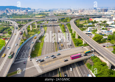 Vue aérienne de l'échangeur autoroutier à Kaohsiung city. Taiwan Banque D'Images