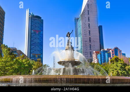 Mexico City, Mexique - 5 septembre, 2019 : Diane chasseresse (fontaine Fuente de la Diana Cazadora) situé dans le rond-point de Paseo de la Reforma Banque D'Images