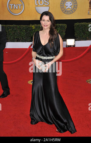 LOS ANGELES, CA. 30 janvier 2011 : Julia Ormond à la 17e édition des Screen Actors Guild Awards au Shrine Auditorium. © 2011 Paul Smith / Featureflash Banque D'Images