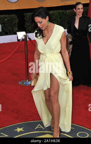 LOS ANGELES, CA. 30 janvier 2011 : Rosario Dawson à la 17e édition des Screen Actors Guild Awards au Shrine Auditorium. © 2011 Paul Smith / Featureflash Banque D'Images