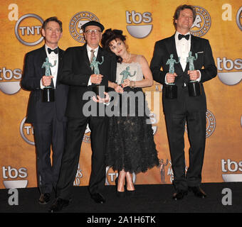 LOS ANGELES, CA. 30 janvier 2011 : LtoR : Anthony Andrews, Geoffrey Rush, Helena Bonham-Carter & Colin Firth - vainqueurs de l'encours exprimés lors d'une Motion Picture award pour "The King's speech" - à la 17e édition des Screen Actors Guild Awards au Shrine Auditorium. © 2011 Paul Smith / Featureflash Banque D'Images