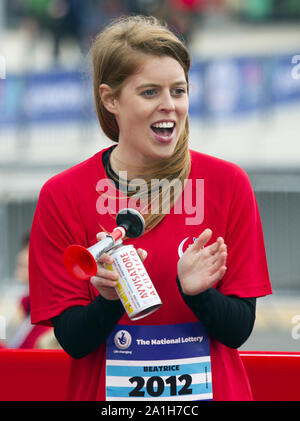 Londres, Royaume-Uni. 31 mars, 2012.  SMG UK3  GFL Princesse Béatrice run  08 033112.JPG LONDRES, ANGLETERRE - 31 mars : La Princesse Béatrice d'York prend part à la loterie nationale du Parc Olympique 5 mile run. 5 000 personnes, y compris les membres du public, des célébrités et des athlètes ont pris part à la course. Ils ont commencé à l'Orbit tour dans le Parc Olympique et adopté bon nombre des sites des Jeux avant de finir dans le stade olympique de 2012 le 31 mars 2012 à Londres, en Angleterre. ( Credit : tempêtes Media Group/Alamy Live News Banque D'Images