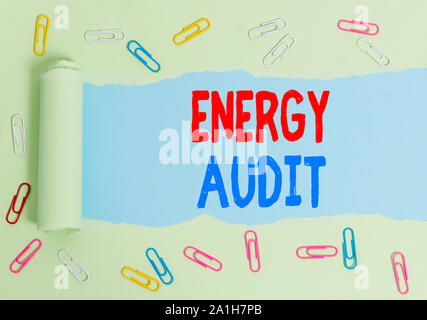 Signe texte montrant Audit énergétique. Texte photo d'affaires Évaluation des besoins et de l'efficacité énergétique d'un bâtiment Banque D'Images