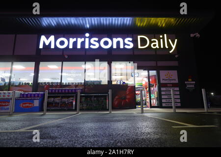 La nouvelle ESSO et Morrisons Daily c'est ouvert à la Temple Green à Leeds. Banque D'Images