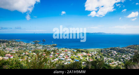 Paysage panoramique vue sur la mer des Caraïbes et de la ville de Kingstown, Saint Vincent et les Grenadines. Banque D'Images