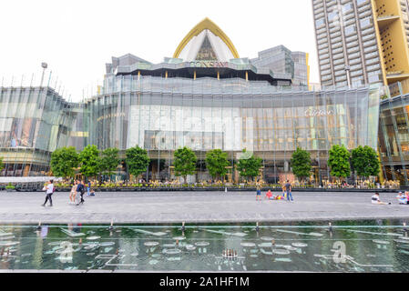 Bangkok , Thaïlande - Sep 17, 2019 : l'icône de l'extérieur du centre commercial Siam dans la nuit Banque D'Images