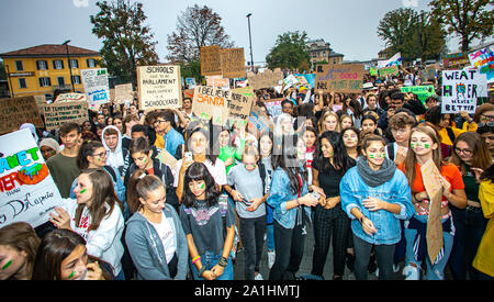 Bergame - vendredi pour l'avenir ; les étudiants dans la rue pour lutter contre le changement climatique (Foto © Sergio Agazzi/Fotogramma, Bergamo - 2019-09-27) p.s. la foto e' utilizzabile nel rispetto del contesto dans cui e' stata scattata, e senza intento del diffamatorio decoro delle persone rappresentate Banque D'Images