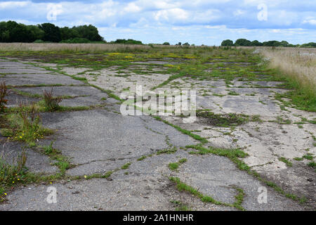 Vue de l'ancienne base aérienne de la RAF à piste Holmsley, un grand aérodrome WW2 opérationnel à partir de 1942 à 1946. Banque D'Images