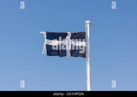 Le Drapeau de saint Piran ou Baner Peran dans la langue cornique une croix blanche sur fond noir est l'emblème de l'Angleterre Cornwall Banque D'Images