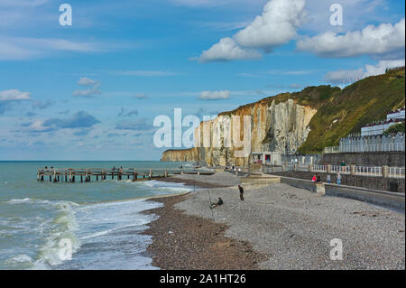 Front de mer à Veules-les-Roses, Normandie, France Banque D'Images