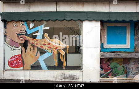 Les murales sont peints sur bâtiment abandonné sur la partie inférieure de l'Avenue Dexter à Montgomery, Alabama Banque D'Images