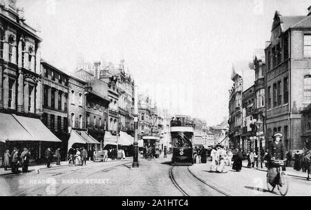 READING, Berkshire, Angleterre. Broad Street vers 1912 avec le tramway nouvellement installé Banque D'Images