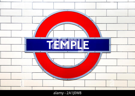 London Underground sign pour Temple Station, London, UK Banque D'Images