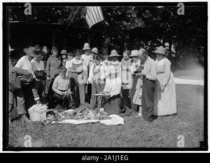 La guerre d'urgence NATIONAL GARDENS COM. GIRL SCOUTS ET AUTRES Banque D'Images