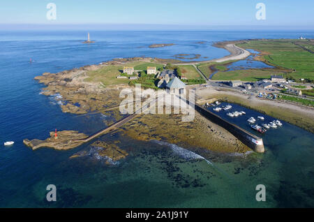 Cotentin (Normandie, nord-ouest de la France) : Vue aérienne du port de Goury et phare de La Hague Banque D'Images